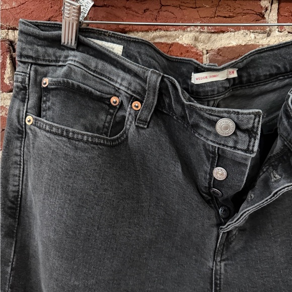 Levi Wedgie Skinny Jeans - Picture 3 of 6